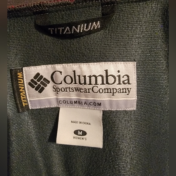 Woman's Columbia Jacket - Picture 5 of 8